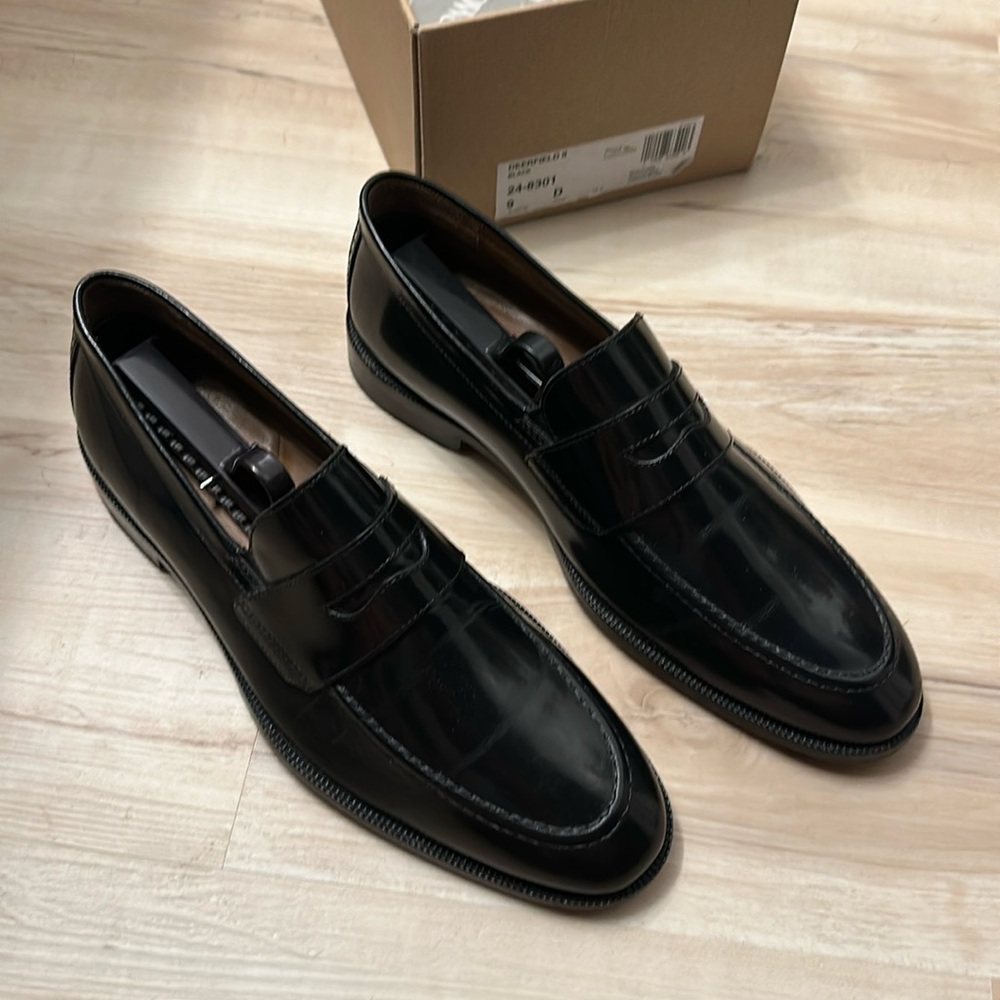 Johnston & Murphy Deerfield two black size 9D